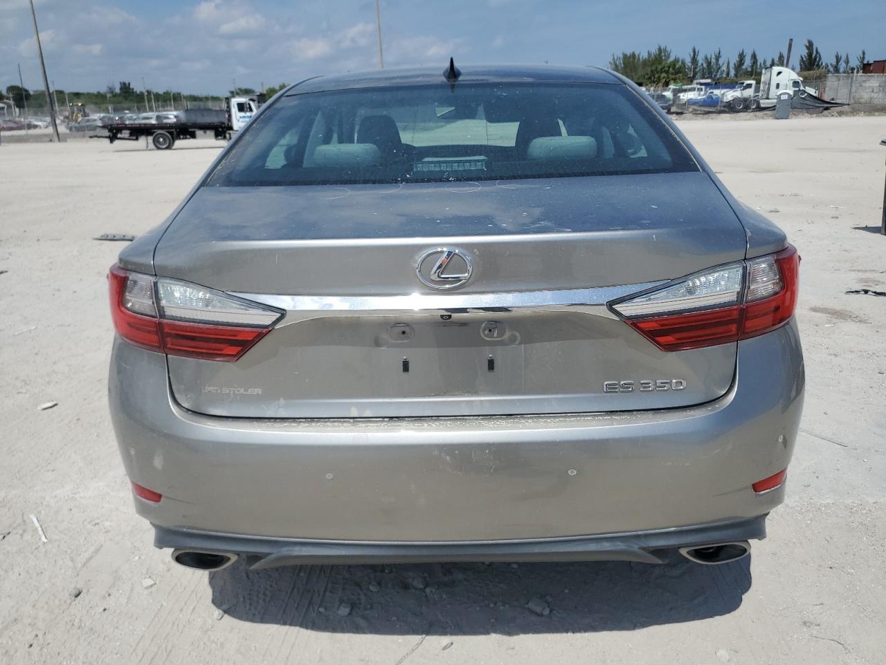 2017 Lexus ES - Image 6