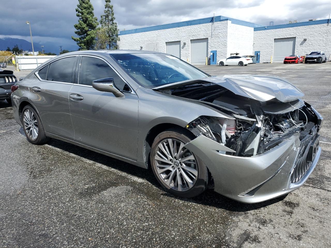 2021 Lexus ES - Image 4