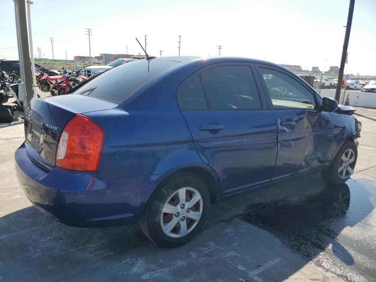 2011 Hyundai Accent - Image 3