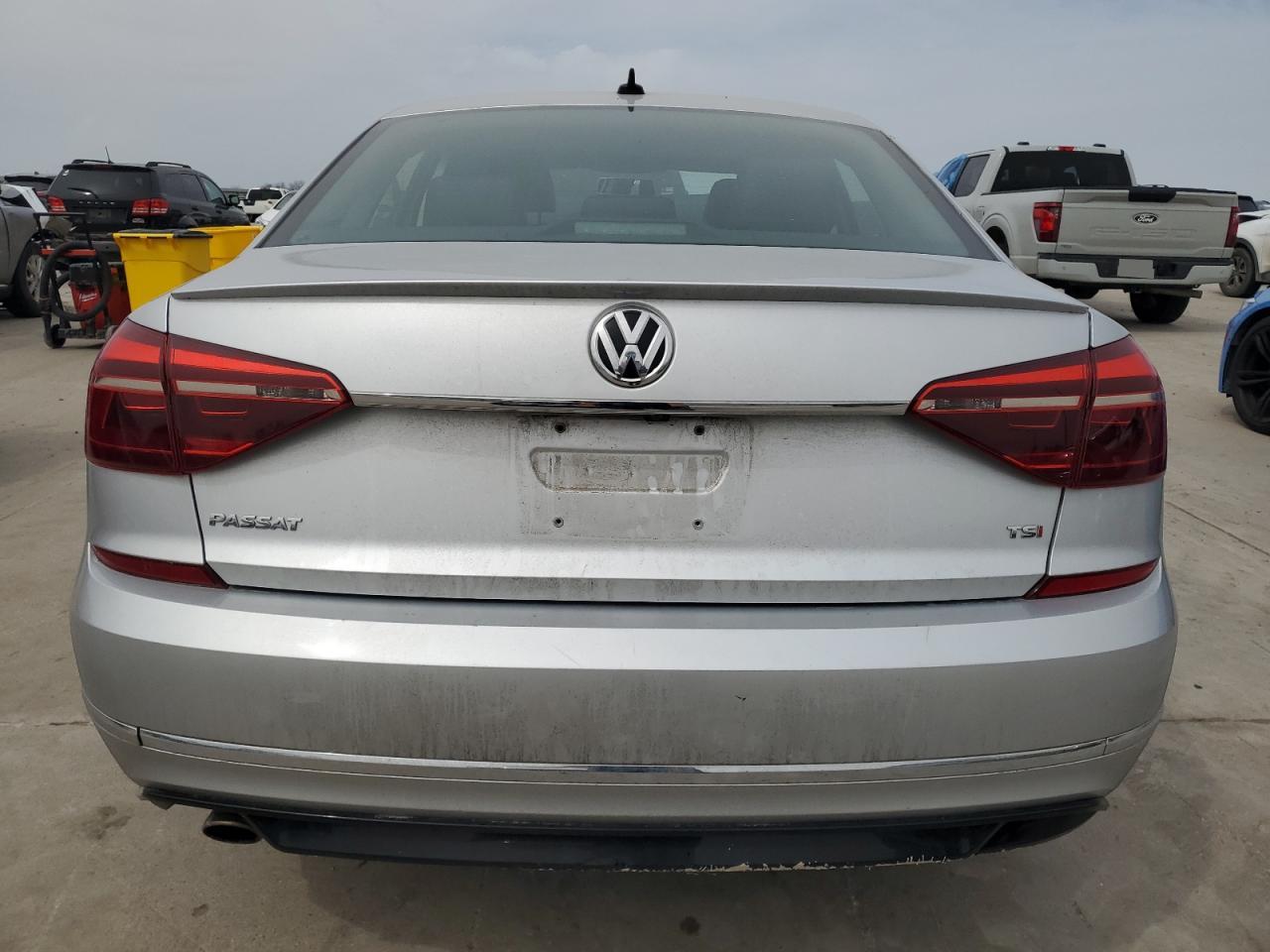 2017 Volkswagen Passat - Image 6