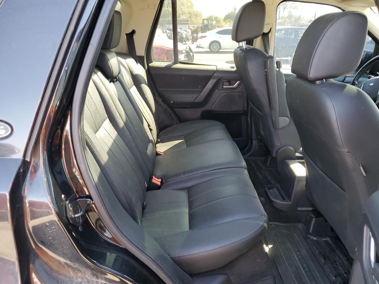 2014 Land Rover LR2 - Image 11