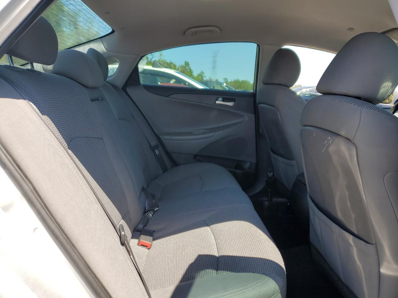 2011 Hyundai Sonata - Image 10