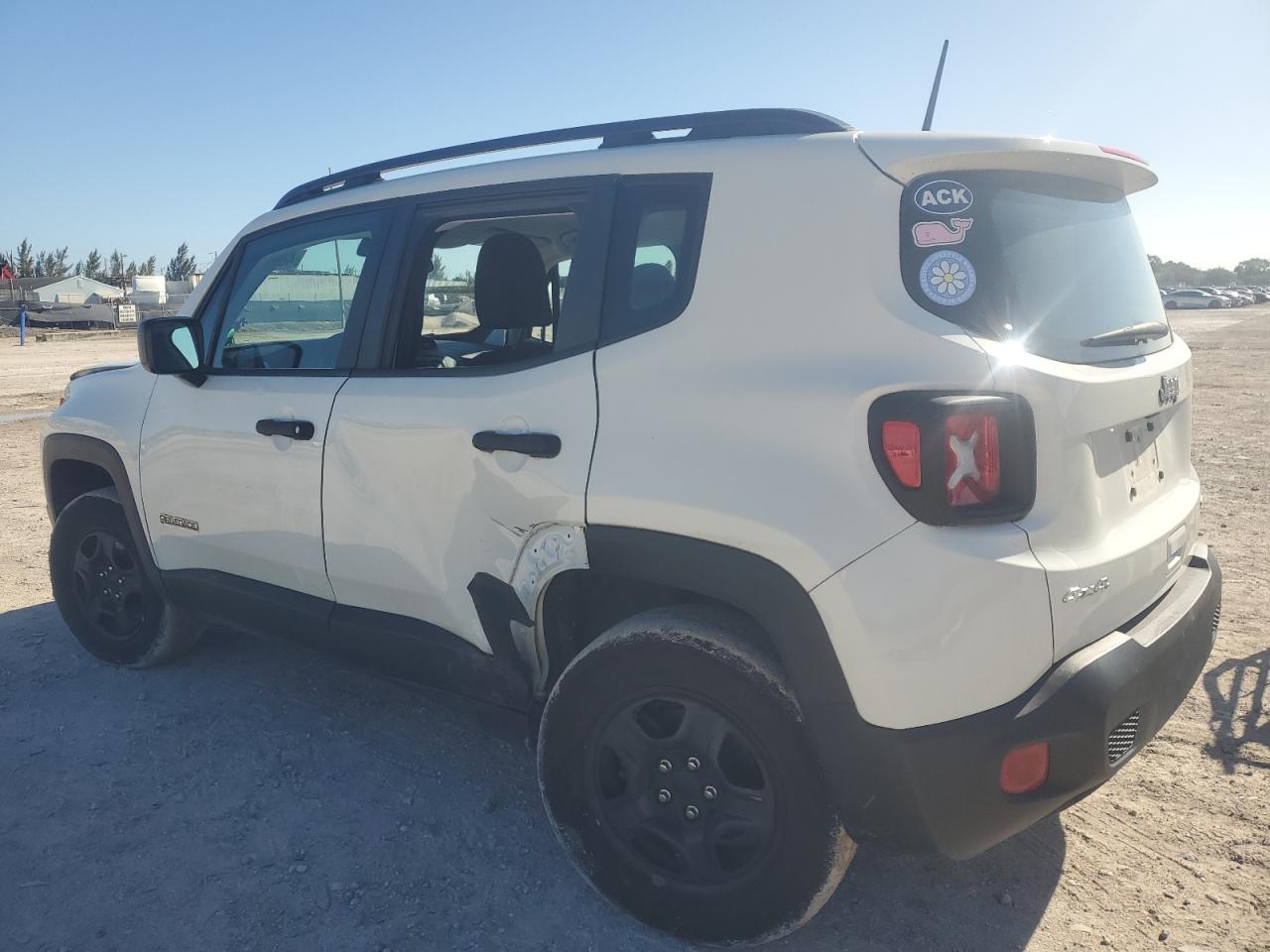 2018 Jeep Renegade - Image 2