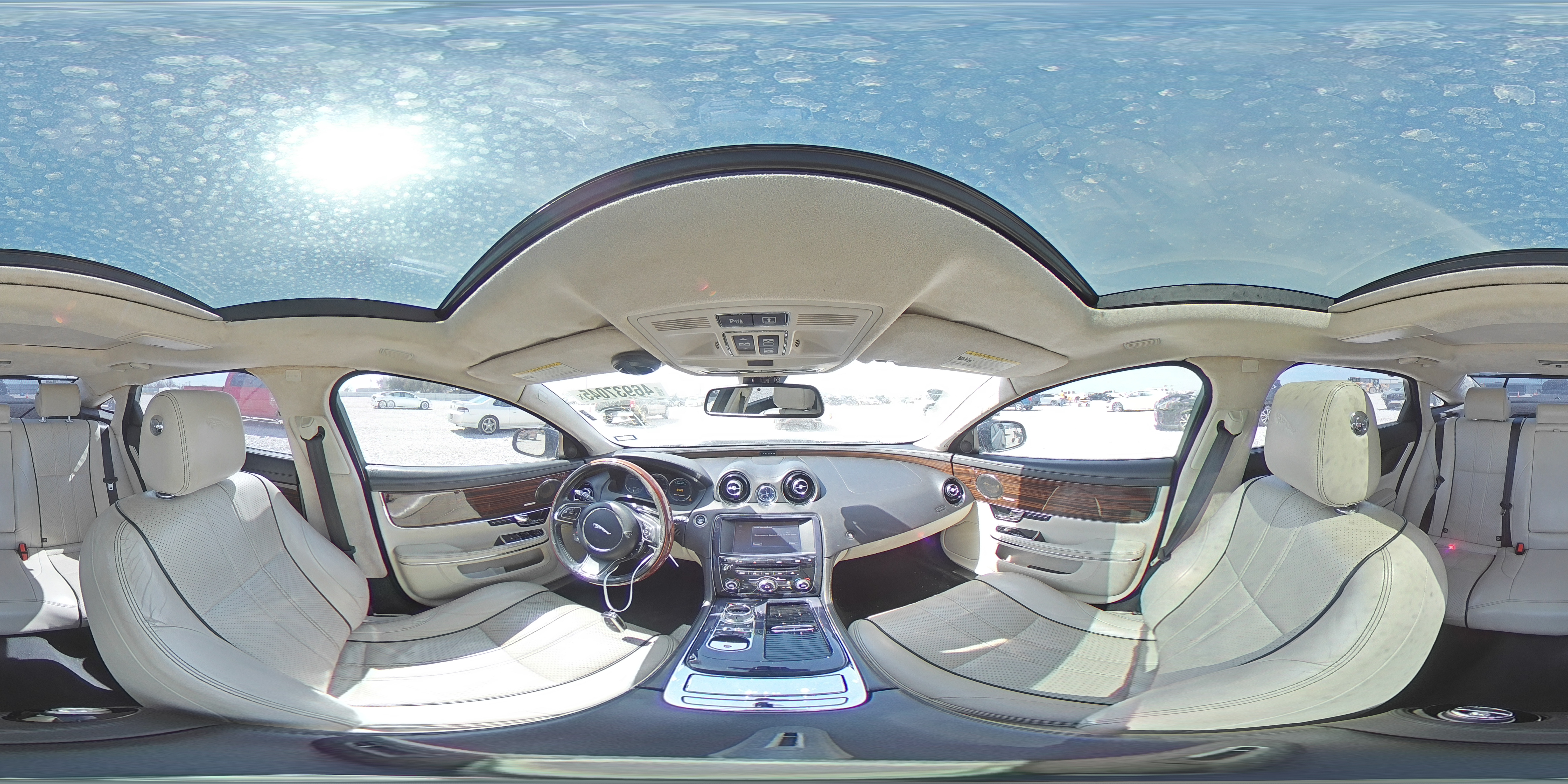 2012 Jaguar XJ - Image 13