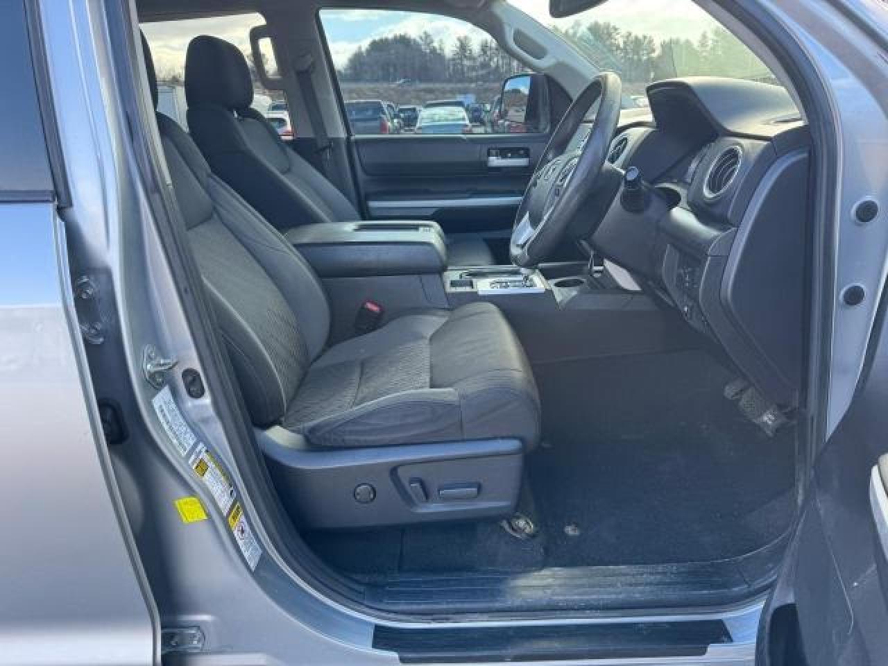 2014 Toyota Tundra - Image 11