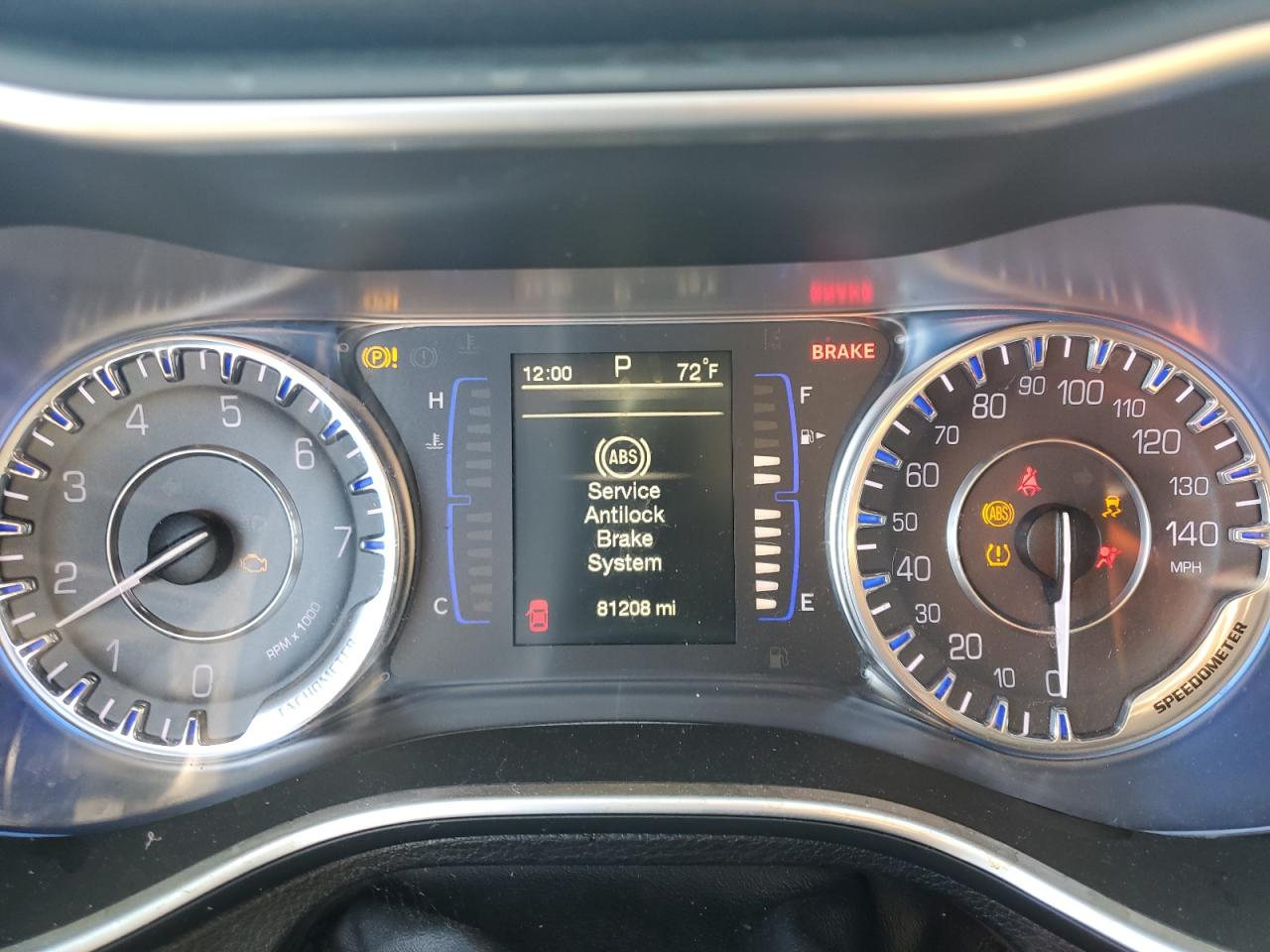 2016 Chrysler 200 - Image 9
