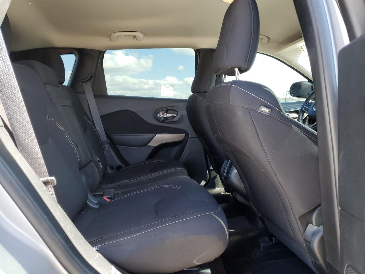 2017 Jeep Cherokee Latitude VIN: 1C4PJLCB8HD221795 Lot: 50767735