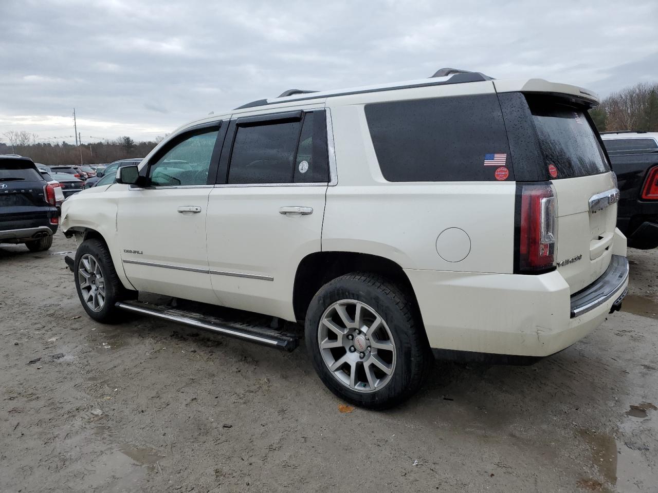 2015 GMC Yukon - Image 2