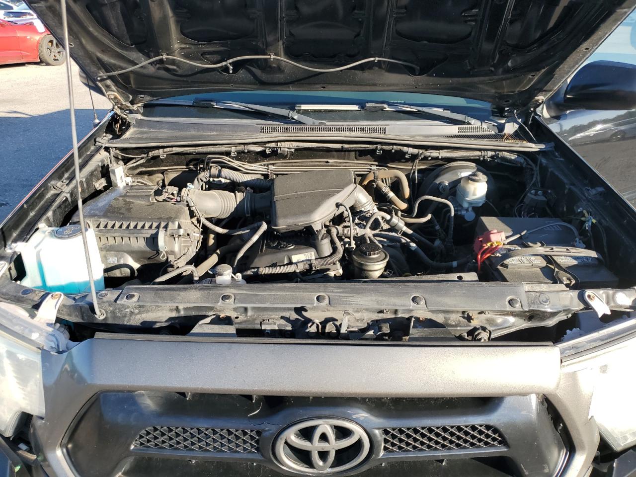 2015 Toyota Tacoma - Image 13