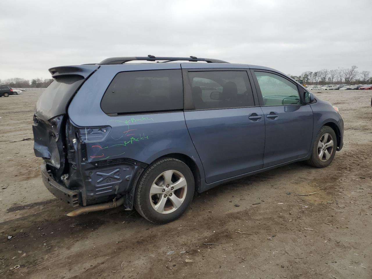 2015 Toyota Sienna - Image 3