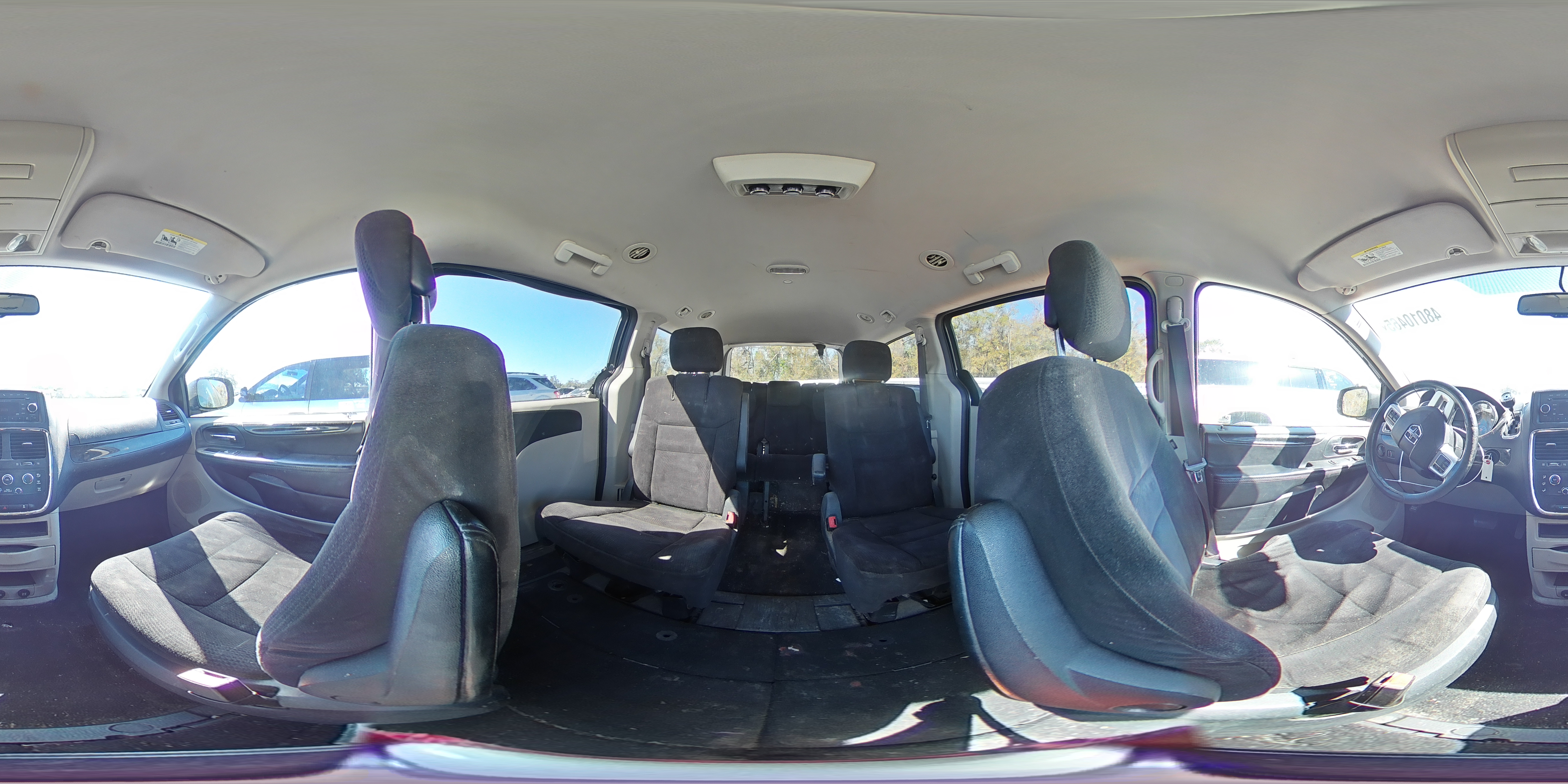 2015 Dodge Caravan - Image 14