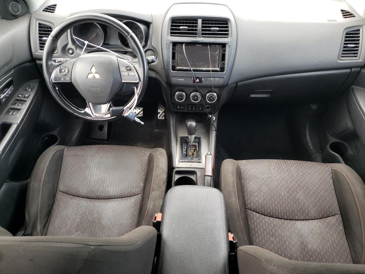2018 Mitsubishi Outlander - Image 8