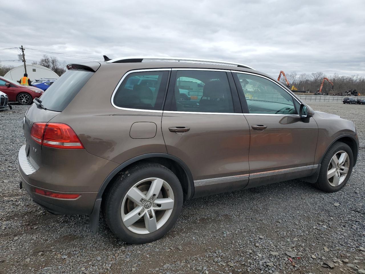 2014 Volkswagen Touareg - Image 3