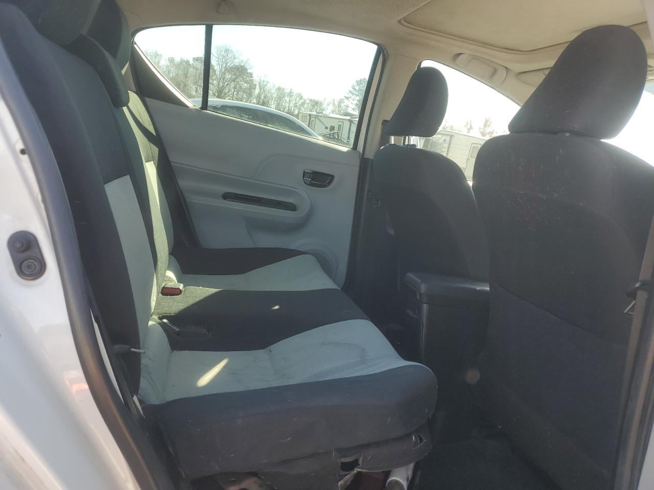 2013 Toyota Prius - Image 10