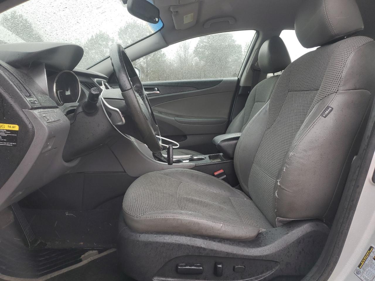 2011 Hyundai Sonata - Image 7