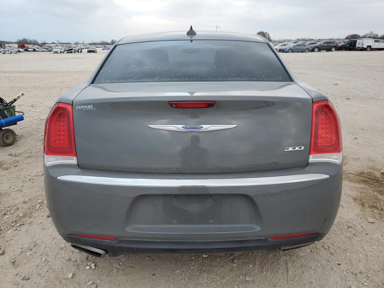 2019 Chrysler 300 - Image 6