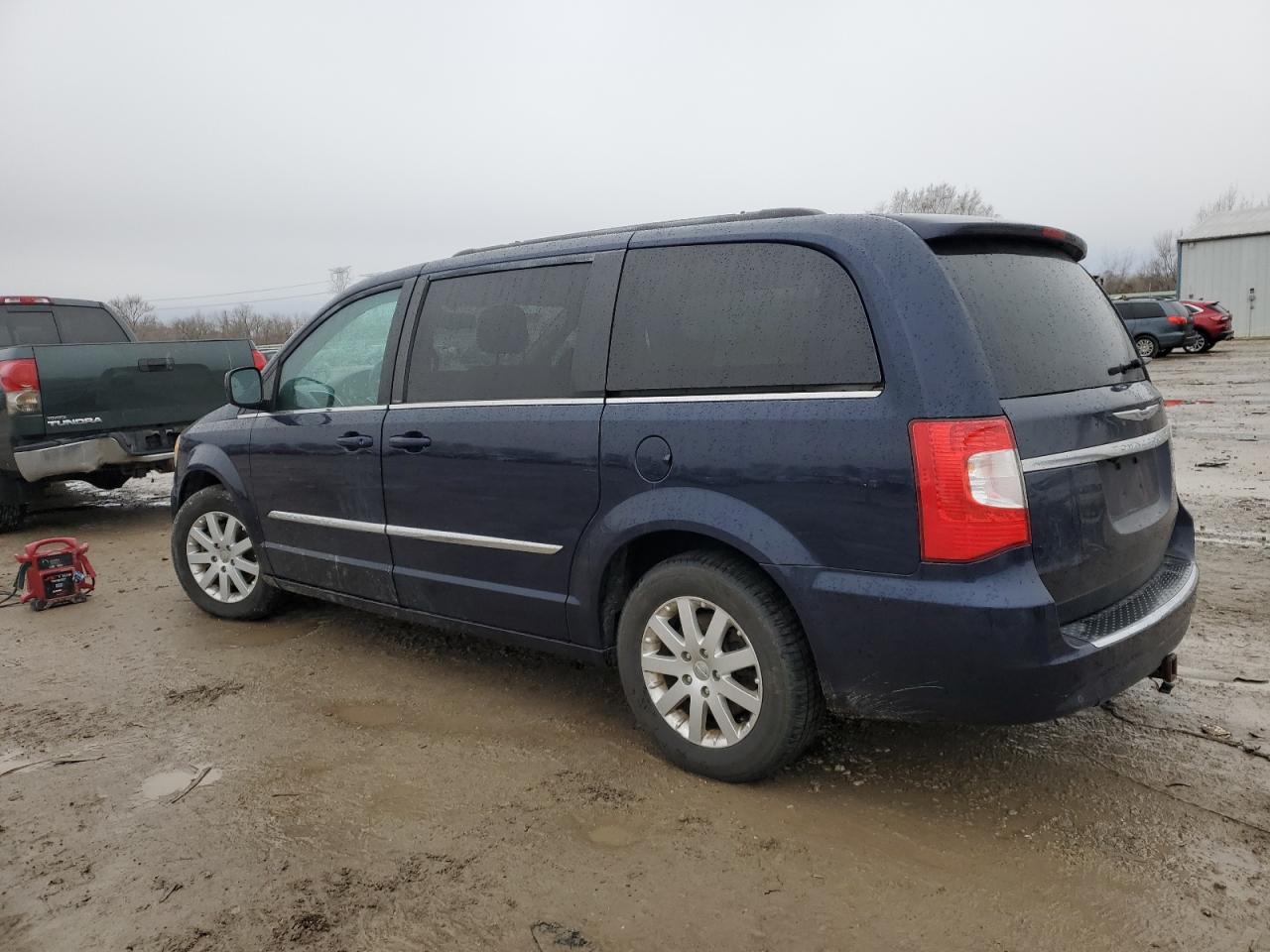 2014 Chrysler Town & Country - Image 2