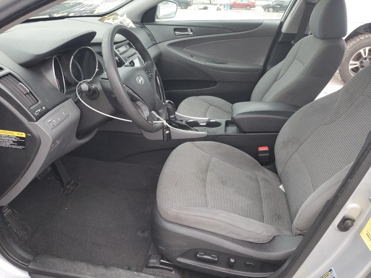 2012 Hyundai Sonata - Image 7