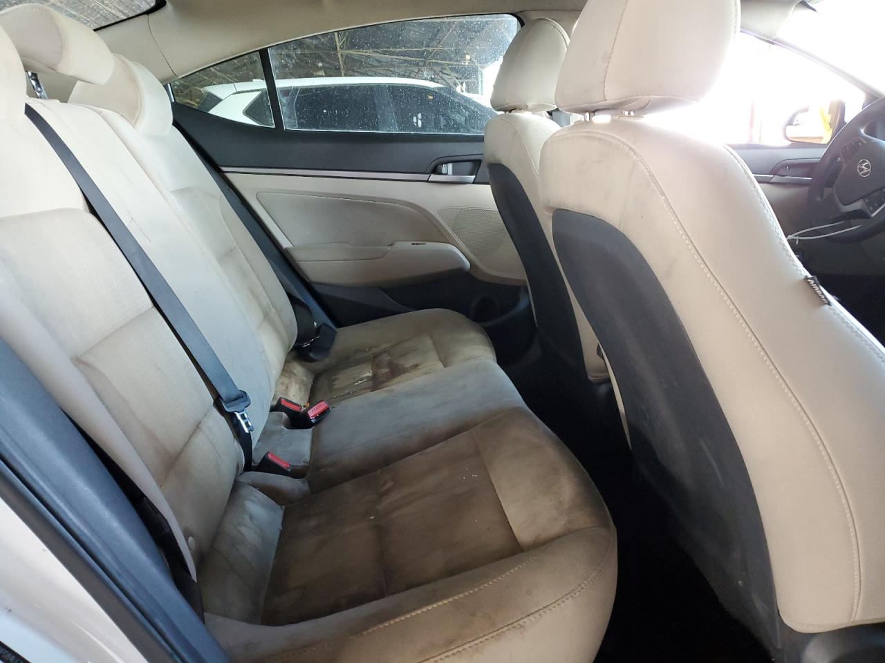 2017 Hyundai Elantra - Image 10