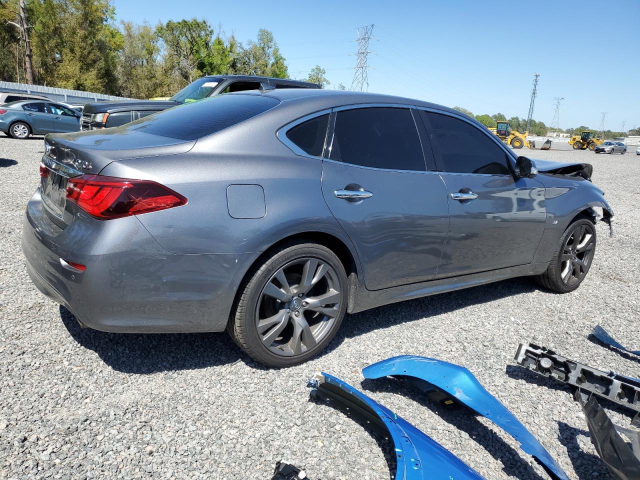 2015 Infiniti Q70 - Image 3