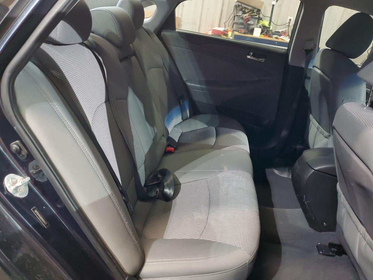 2013 Hyundai Sonata - Image 11