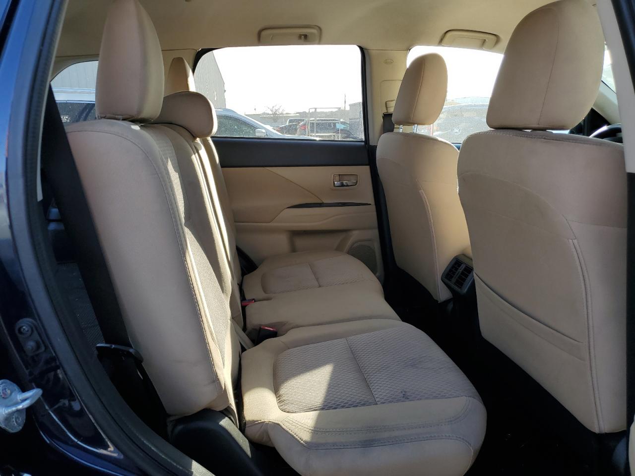 2019 Mitsubishi Outlander - Image 11
