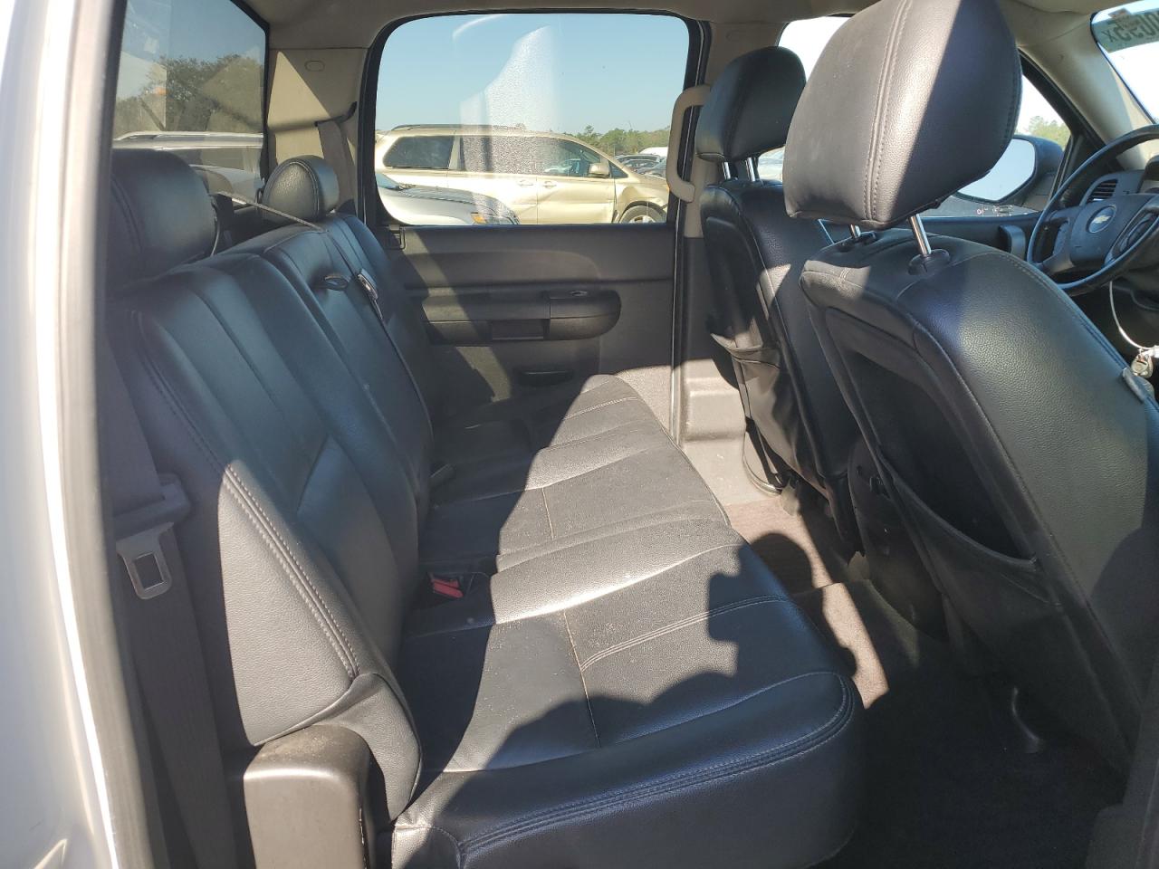 2011 Chevrolet Silverado - Image 10