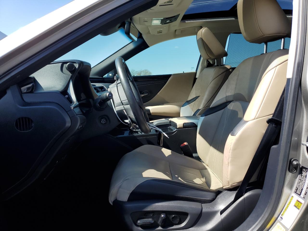 2020 Lexus ES - Image 7
