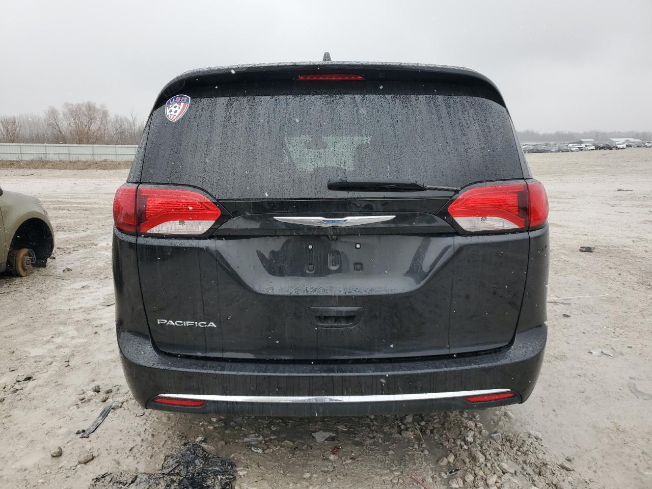 2017 Chrysler Pacifica - Image 6