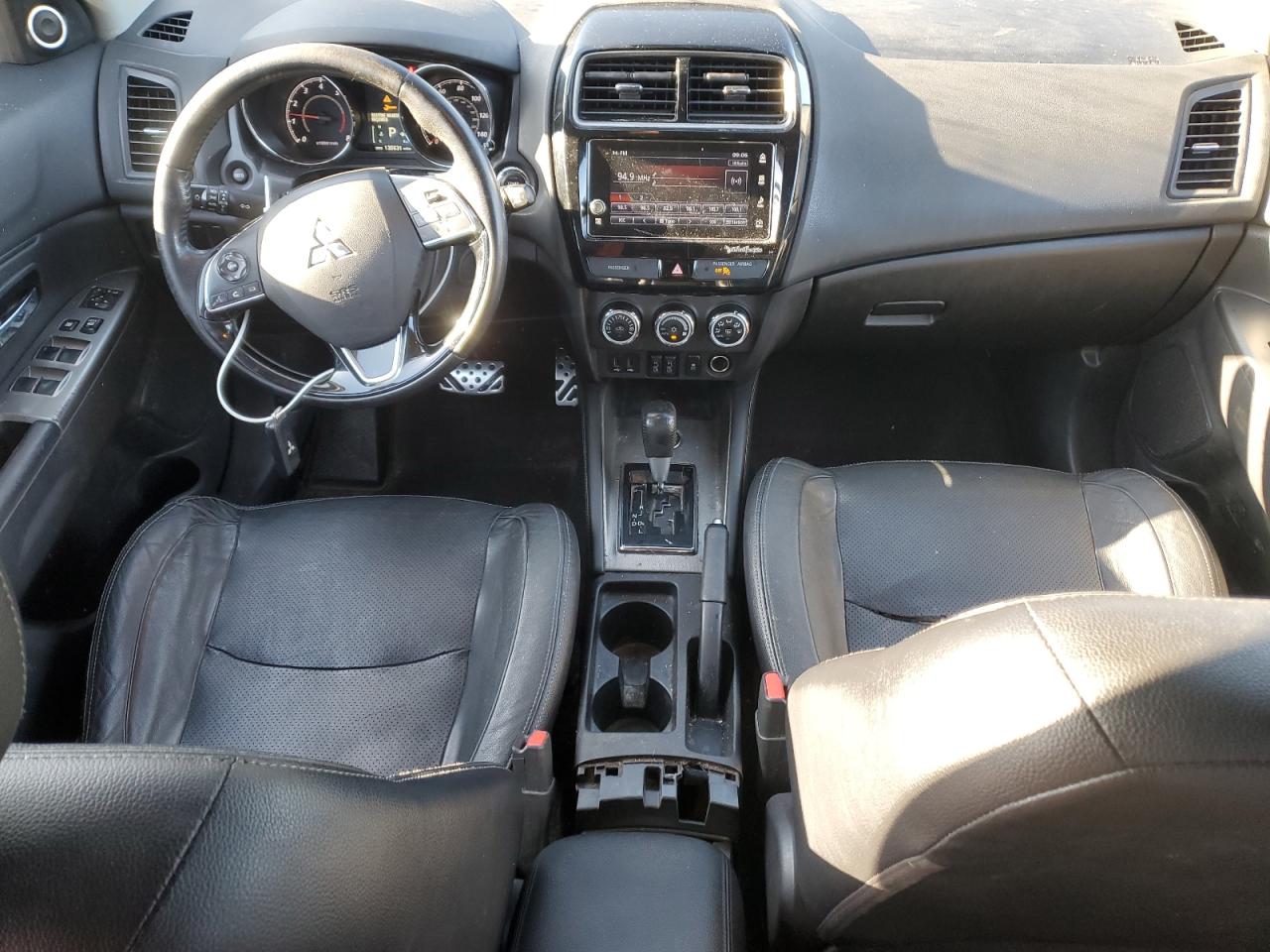2018 Mitsubishi Outlander - Image 8