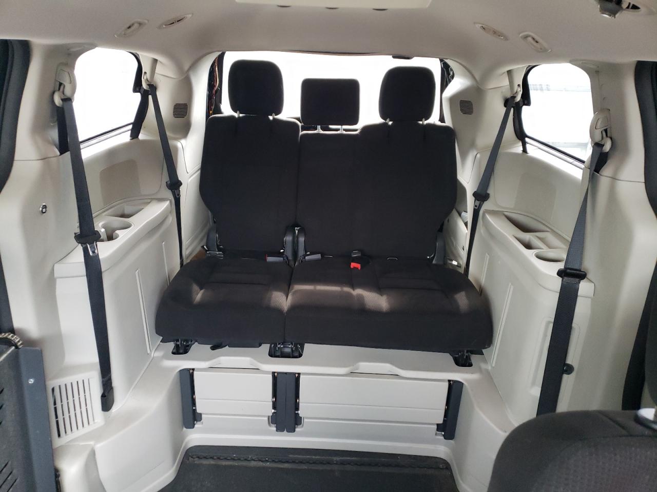 2014 Dodge Caravan - Image 10