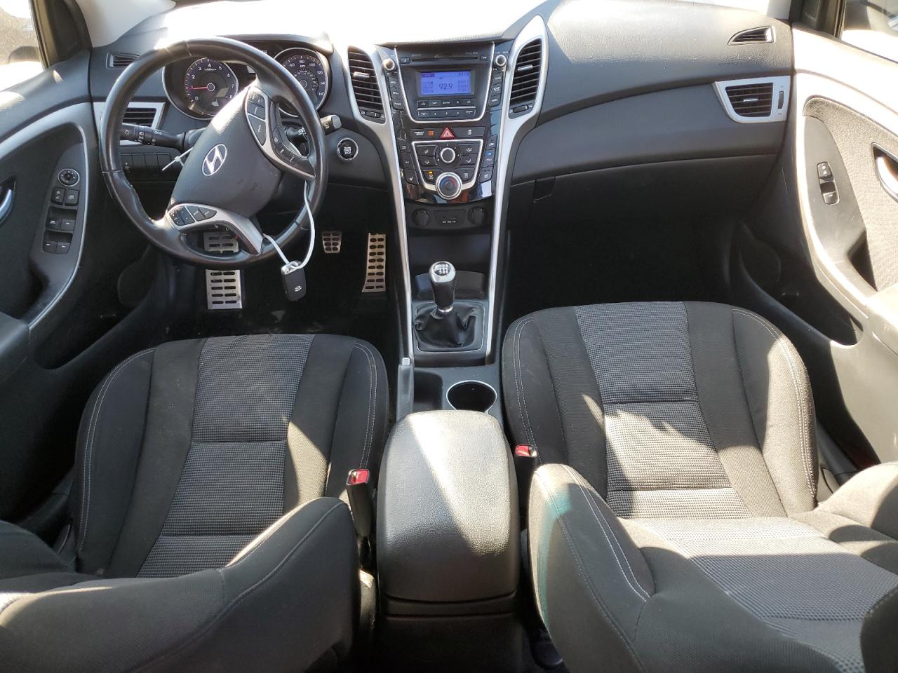 2013 Hyundai Elantra - Image 8