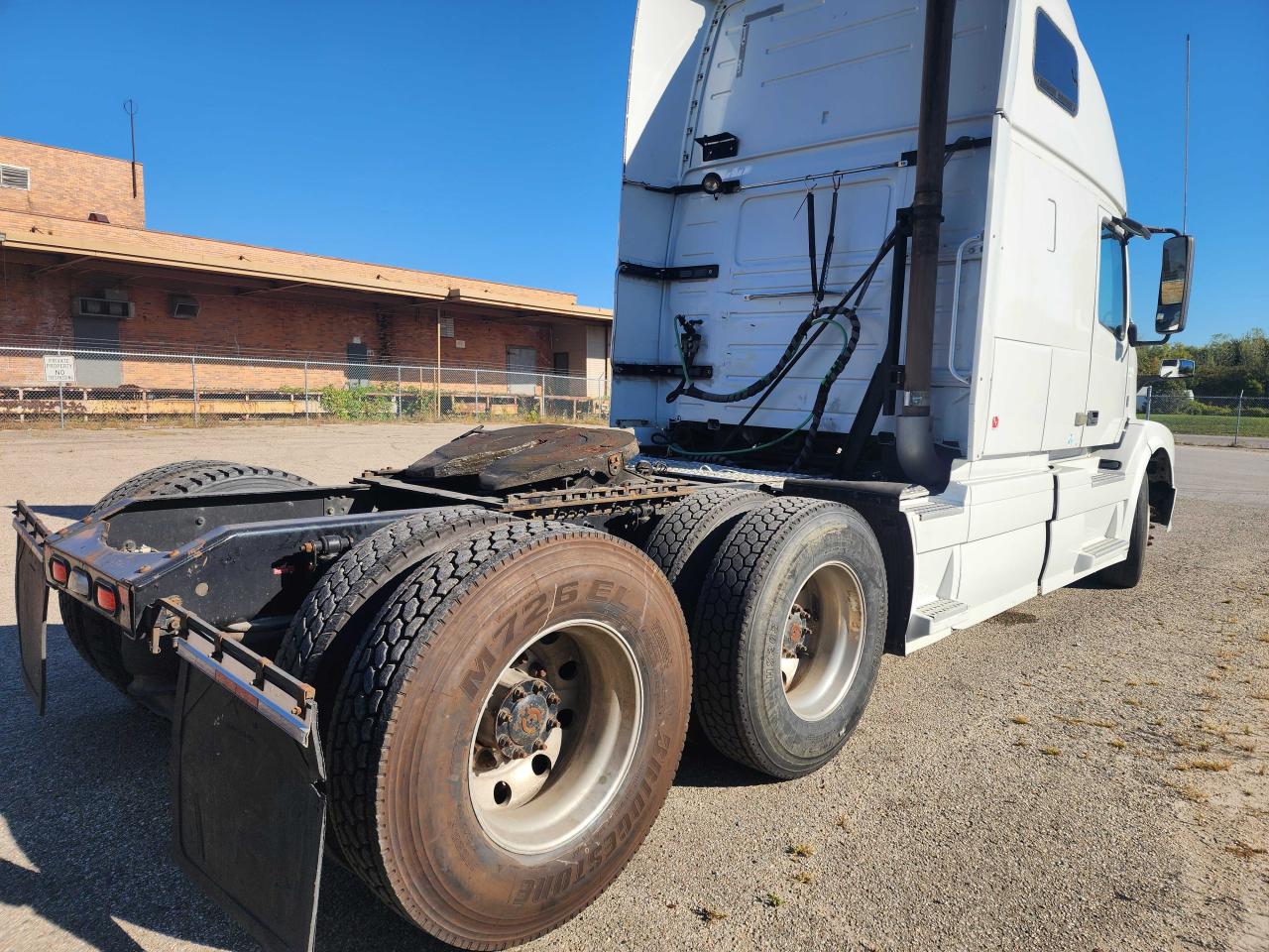 VIN: 4V4NC9EH9CN540815 Auction: COPART Lot: 48098855 Location: KY - LOUISVILLE VIN: 4V4NC9EH9CN540815 VOLVO VN 2012 WHITE Photo 4