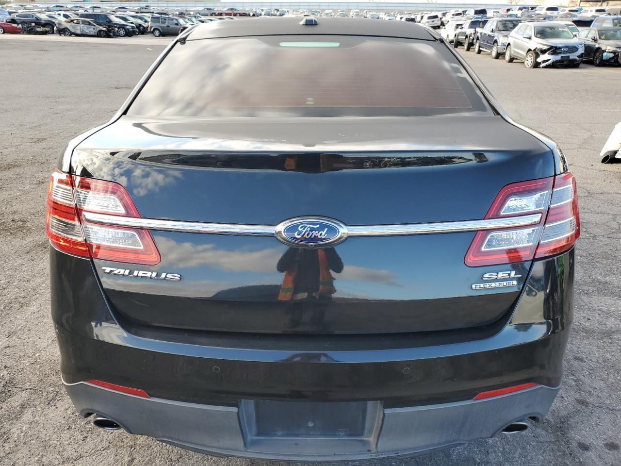 2014 Ford Taurus - Image 6