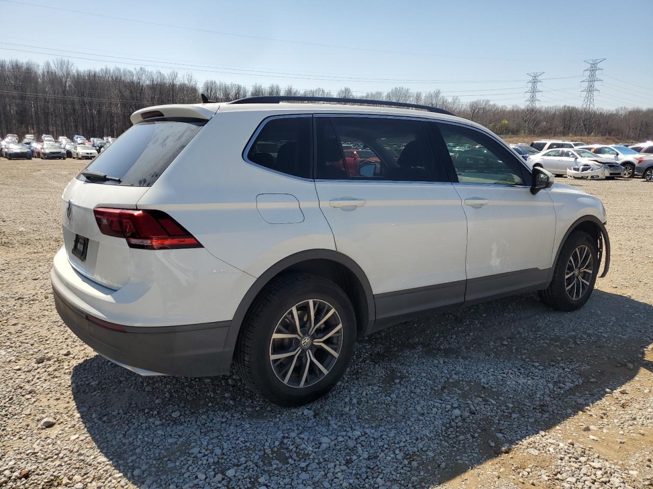 2019 Volkswagen Tiguan - Image 3