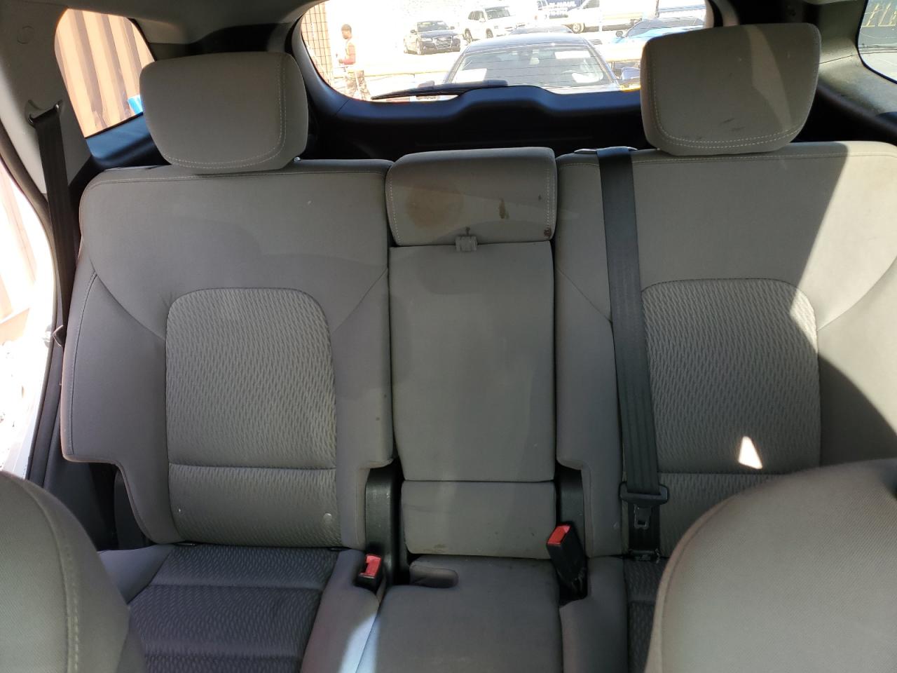 2017 Hyundai Santa Fe - Image 10