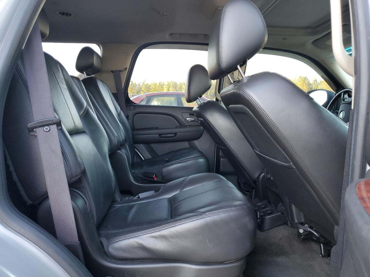 2010 Chevrolet Tahoe - Image 10