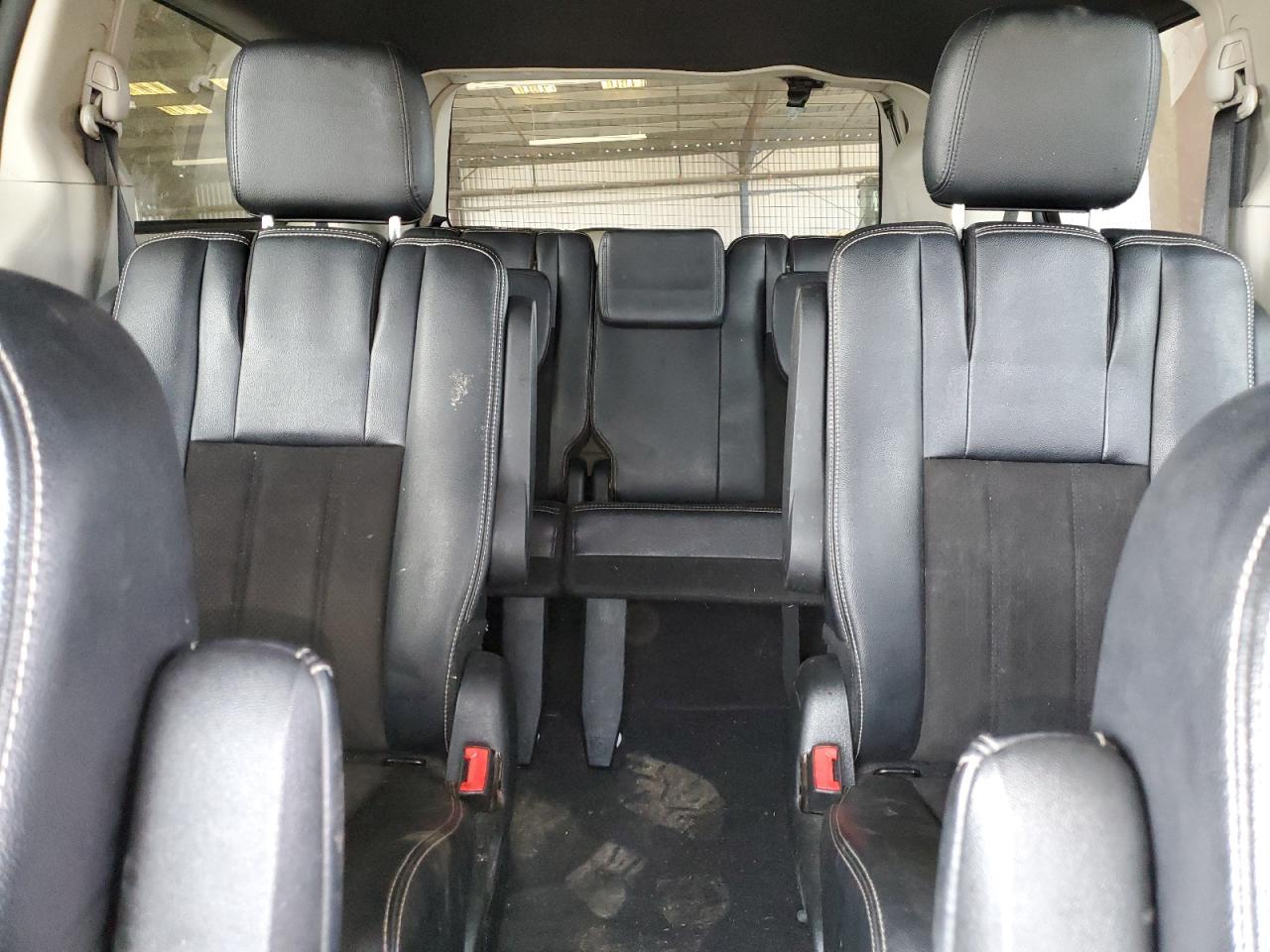 2019 Dodge Caravan - Image 10