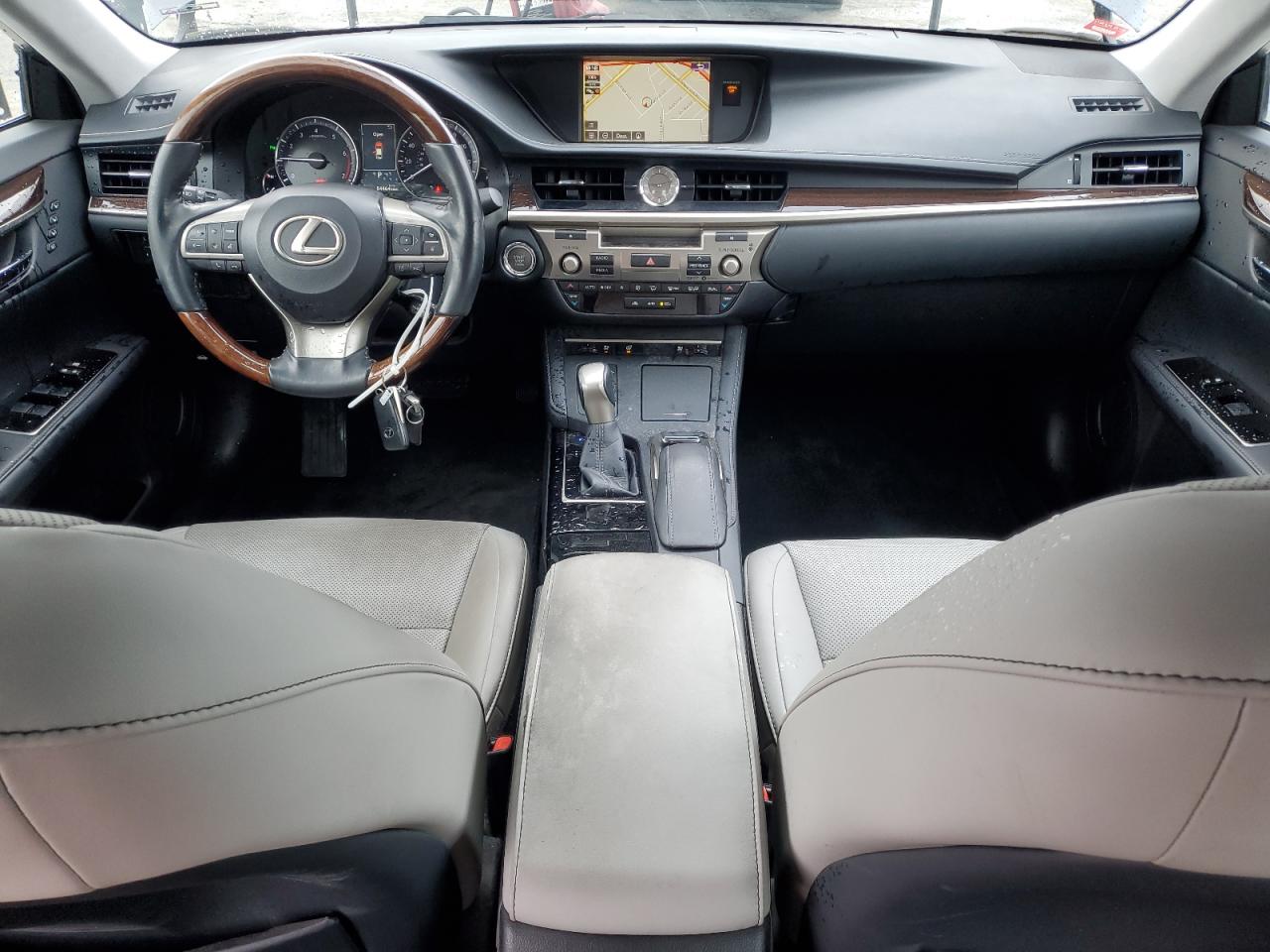2017 Lexus ES - Image 8