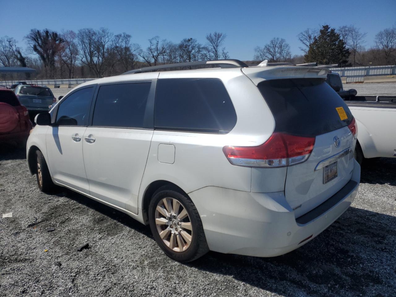 2014 Toyota Sienna - Image 2