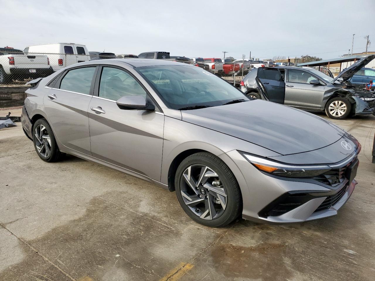2024 Hyundai Elantra - Image 4