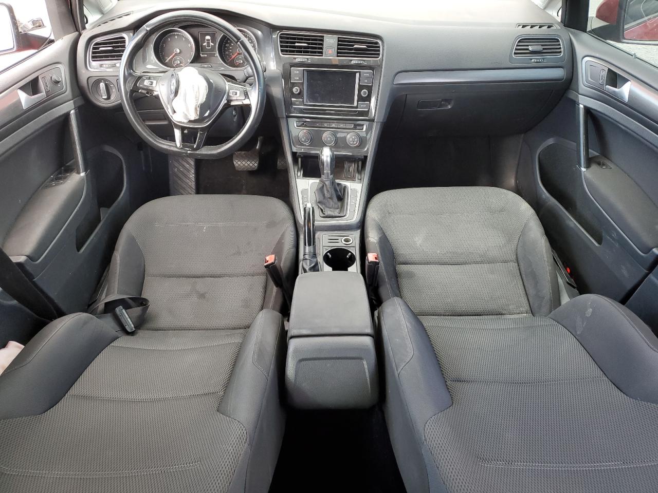 2019 Volkswagen Golf - Image 8