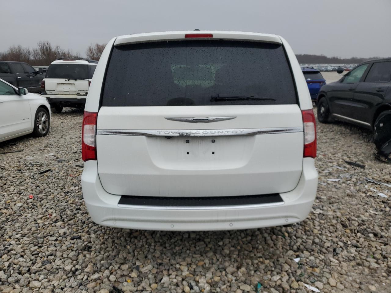 2014 Chrysler Town & Country - Image 6