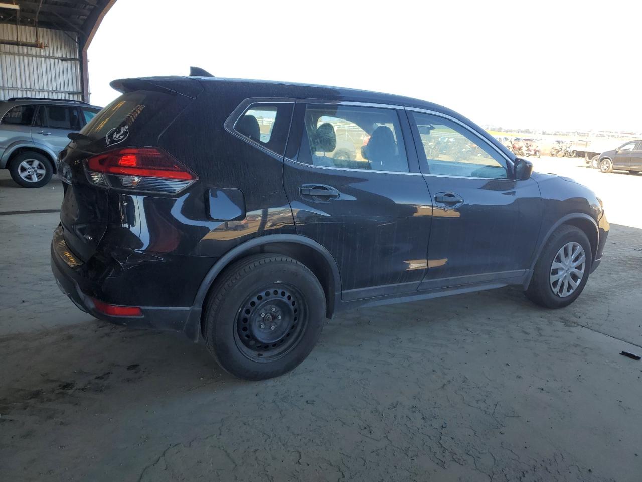 2017 Nissan Rogue - Image 3