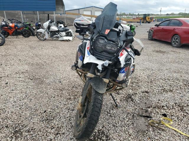  BMW R-SERIES 2022 Красный