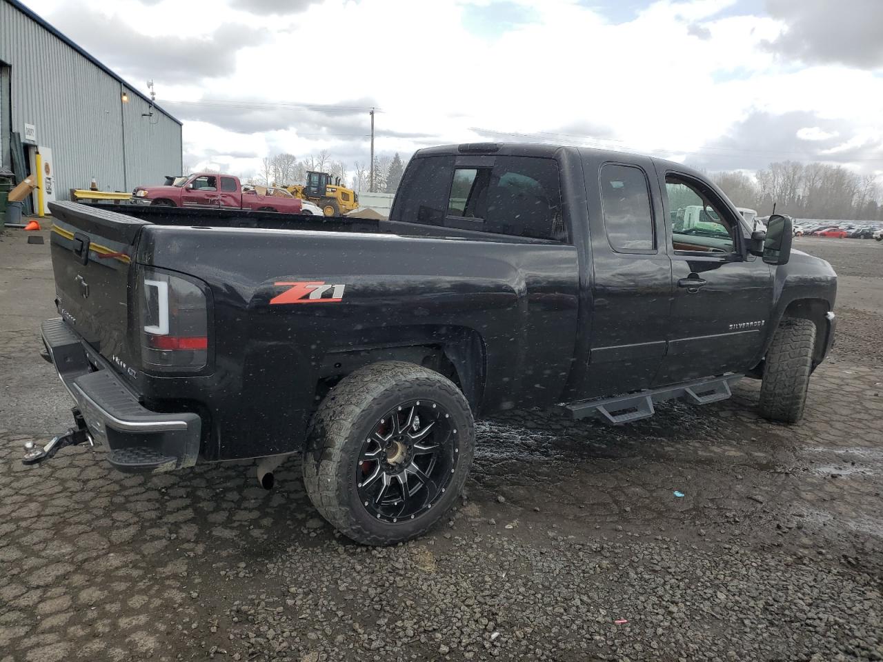 2007 Chevrolet Silverado - Image 3