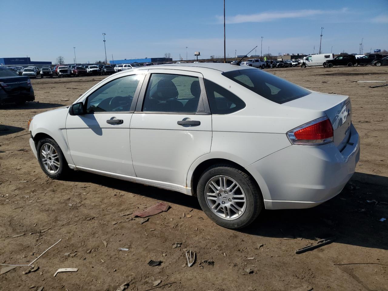 2010 Ford Focus - Image 2