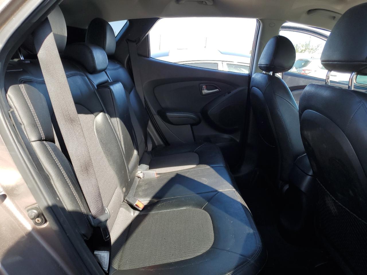 2012 Hyundai Tucson - Image 11