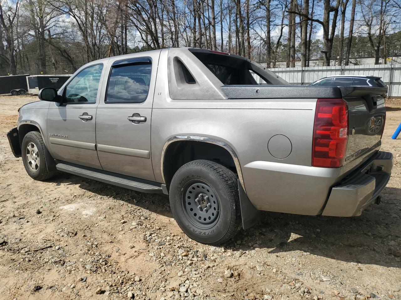 2007 Chevrolet Avalanche - Image 2