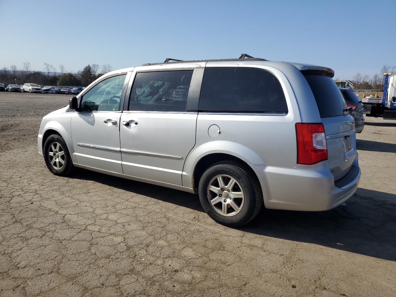 2012 Chrysler Town & Country - Image 2